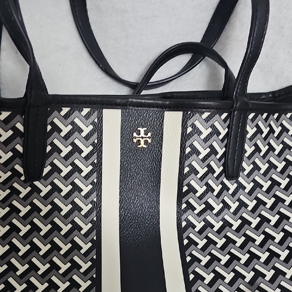 Stylish Black and White Tote Bag Set - Picture 2 of 15